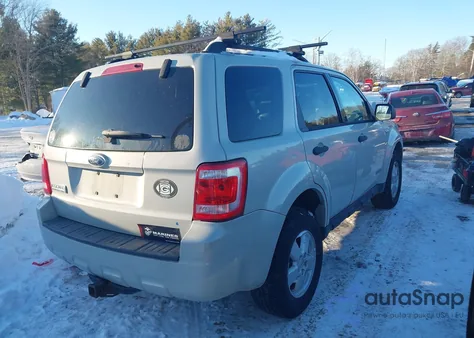 2008 Ford Escape Xlt z USA, uszkodzony, nr VIN 1FMCU03128KB67722
